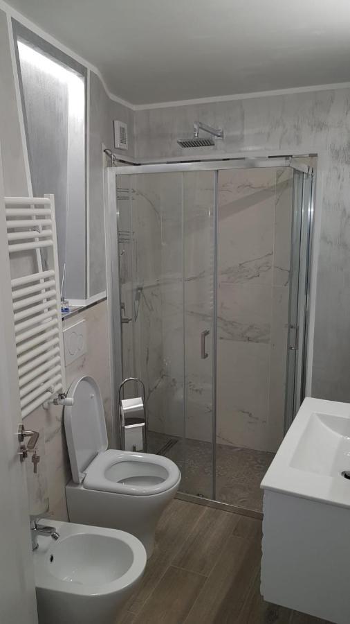 Water Lily Apartment - Self Check-In Oradea Exteriör bild