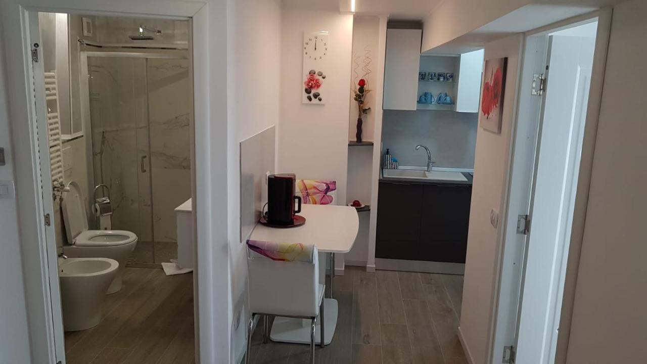 Water Lily Apartment - Self Check-In Oradea Exteriör bild