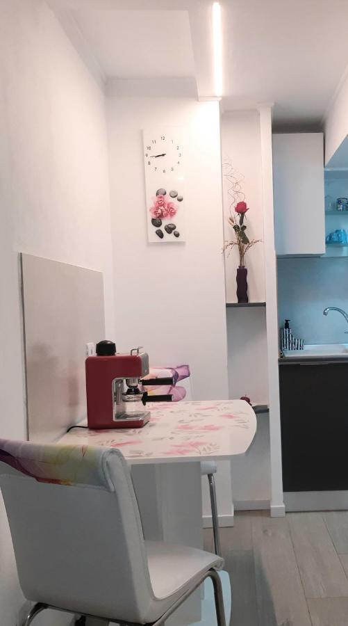 Water Lily Apartment - Self Check-In Oradea Exteriör bild